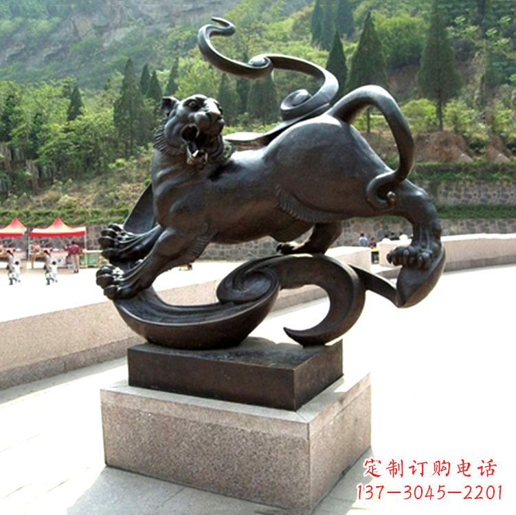 常州纯铜雕刻的熊猫动物雕塑