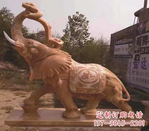 常州鼻卷如意的大象石雕