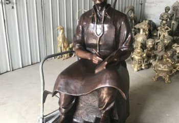常州白求恩坐姿纯铜雕塑赞颂英雄的象征