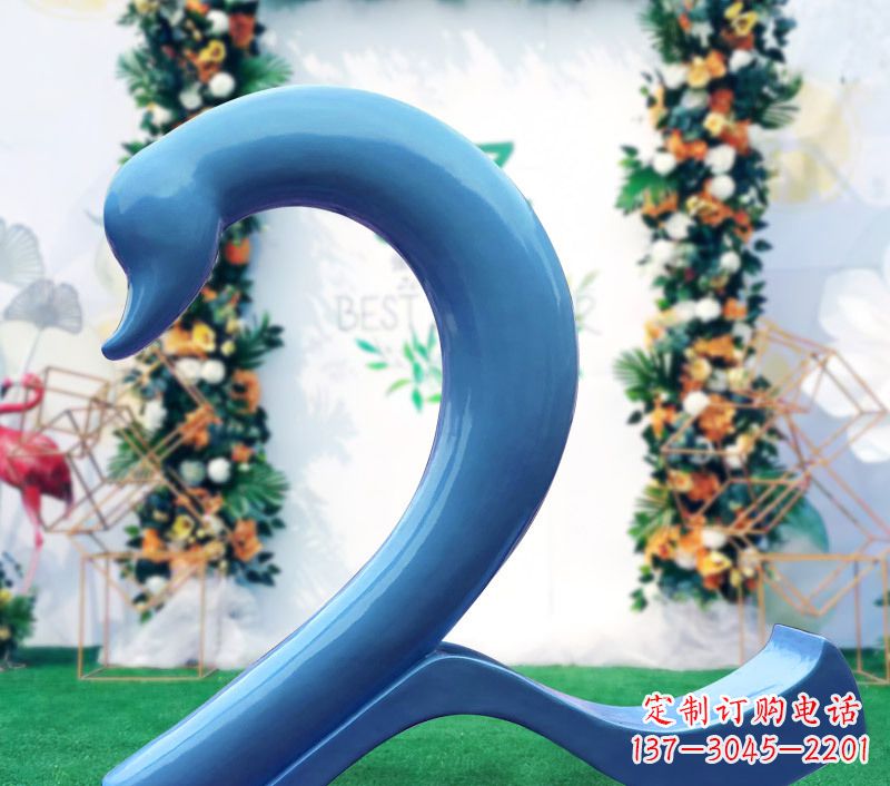 常州玻璃钢爱心天鹅雕塑