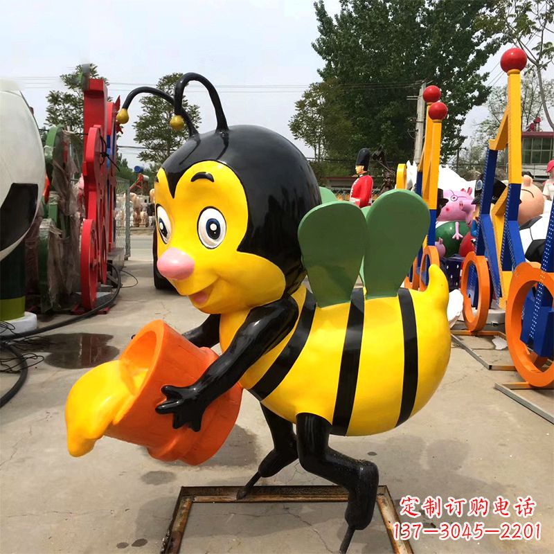 常州玻璃钢采蜜的蜜蜂雕塑
