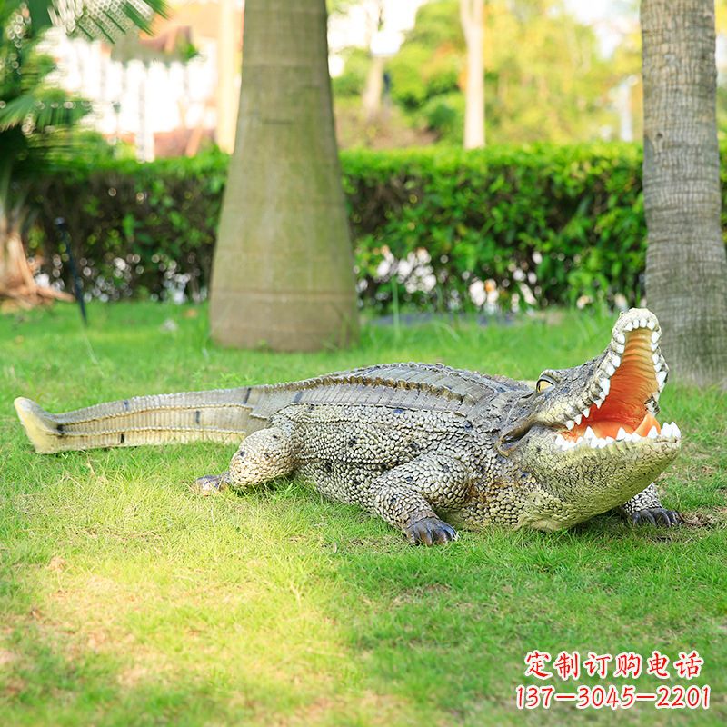 常州玻璃钢雕塑户外园林景观装饰仿真动物鳄鱼摆件