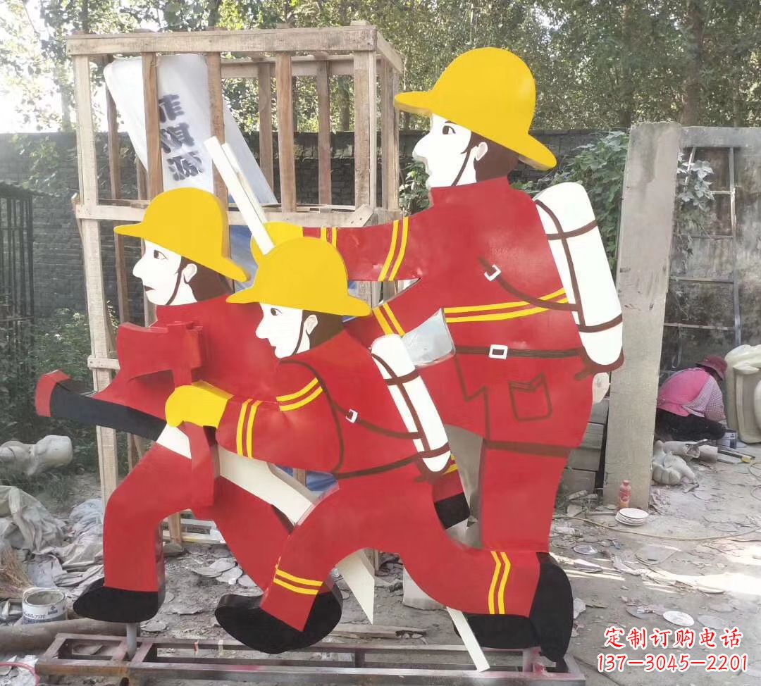 常州玻璃钢动漫消防员 园林景观雕塑
