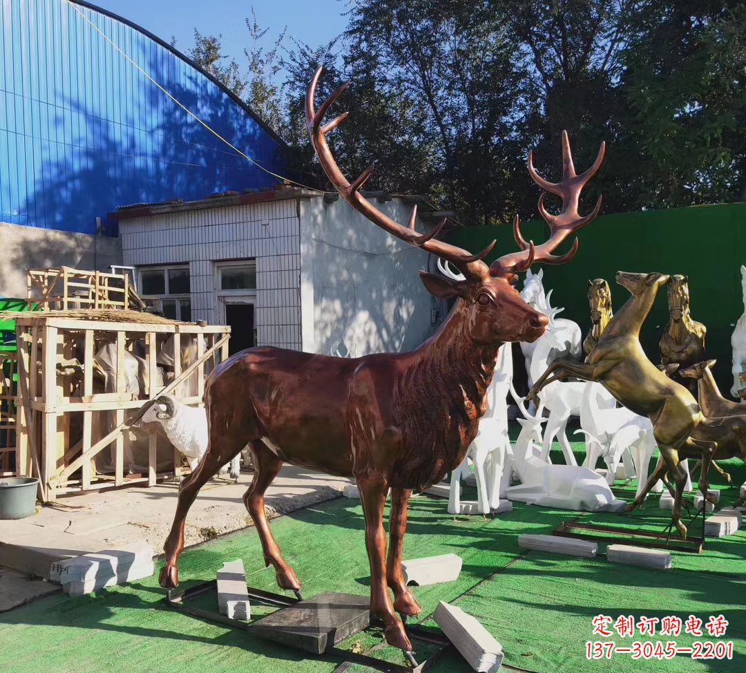 常州玻璃钢仿铜公园动物麋鹿雕塑