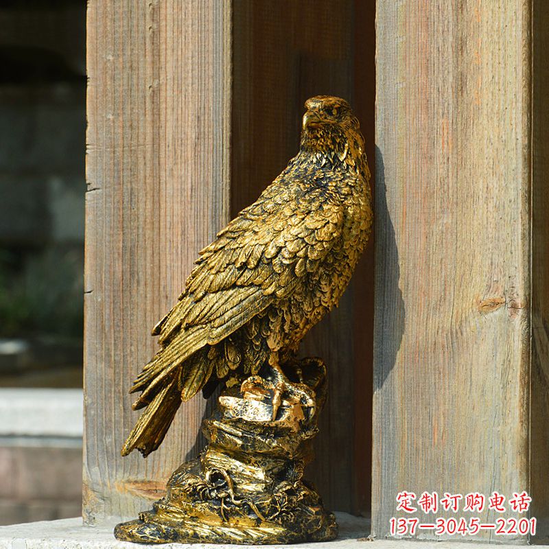常州玻璃钢老鹰雕塑——传承自然之美