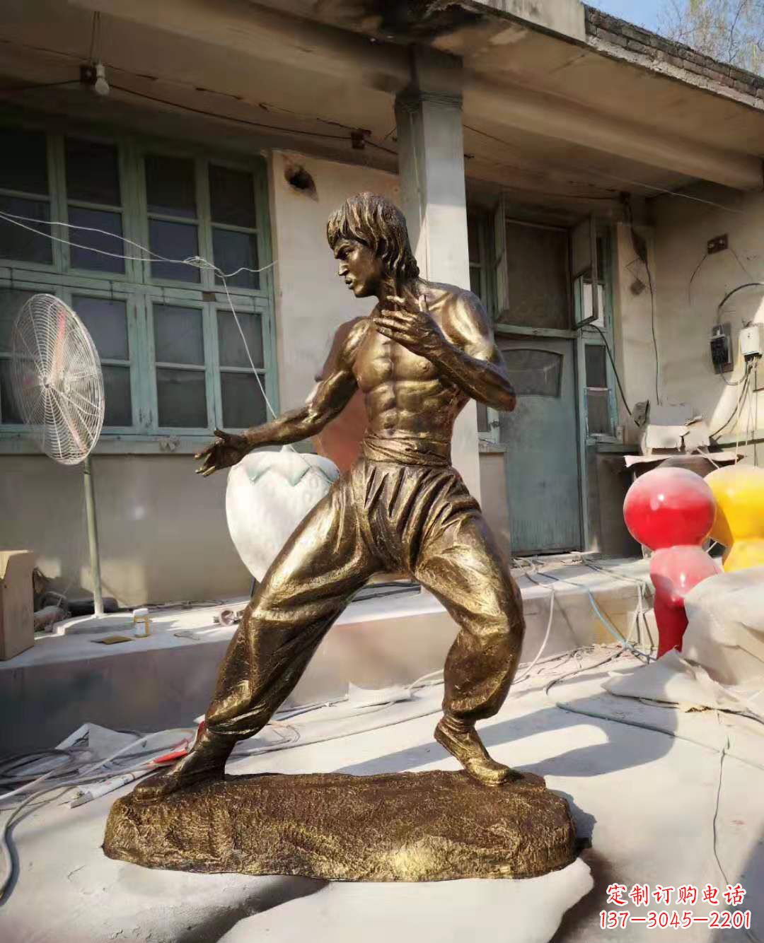 常州铜像传奇——李小龙雕塑