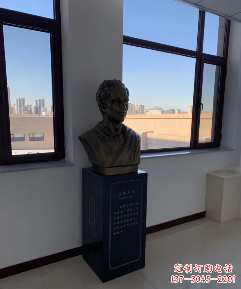 常州玻璃钢仿铜西方名人孟德斯鸠头像