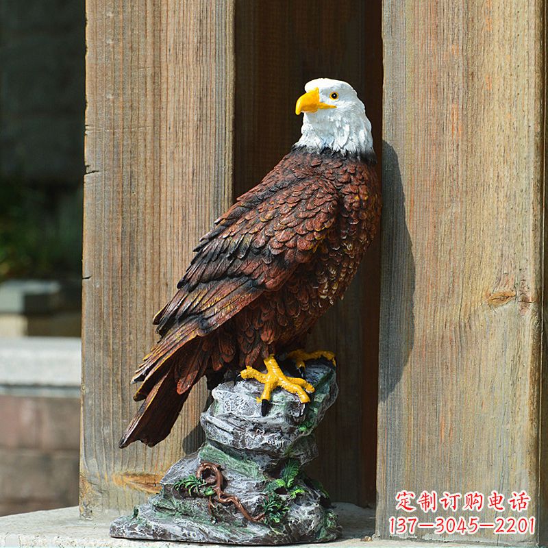 常州玻璃钢老鹰雕塑——传递自然之美