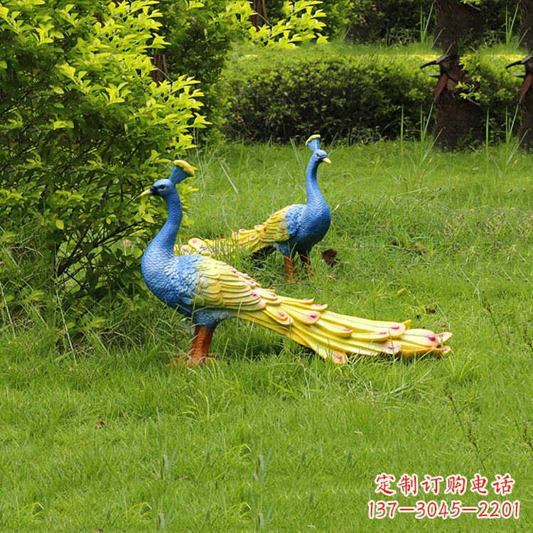 常州玻璃钢仿真孔雀雕塑-公园草坪动物摆件