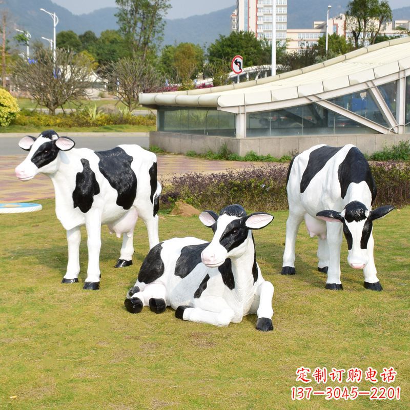 常州玻璃钢奶牛雕塑给环境带来美丽