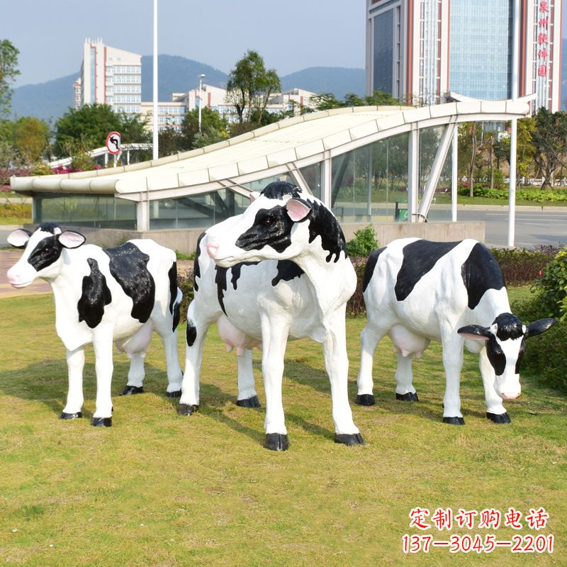 常州玻璃钢制作的仿真奶牛雕塑——装点园林草坪