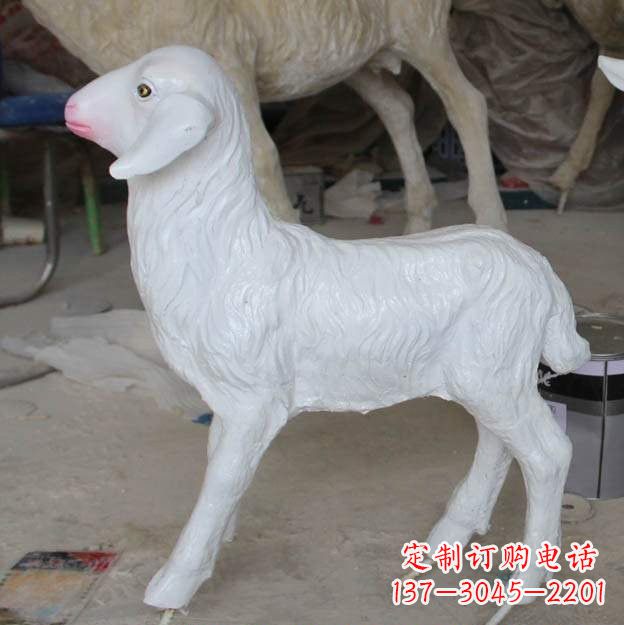 常州玻璃钢雕刻的羊雕塑——艺术的精美表达