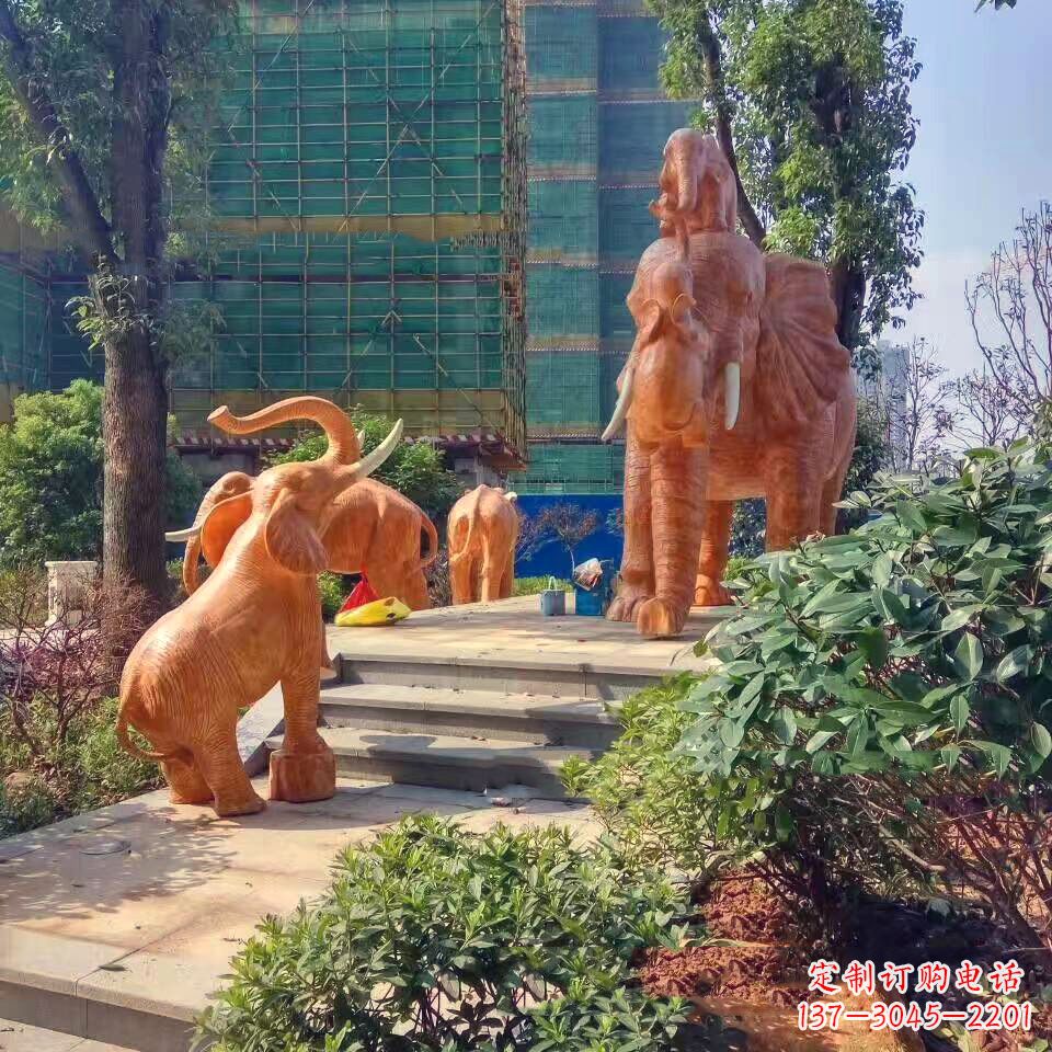 常州玻璃钢卡通大象雕塑——给小区园林带来活力
