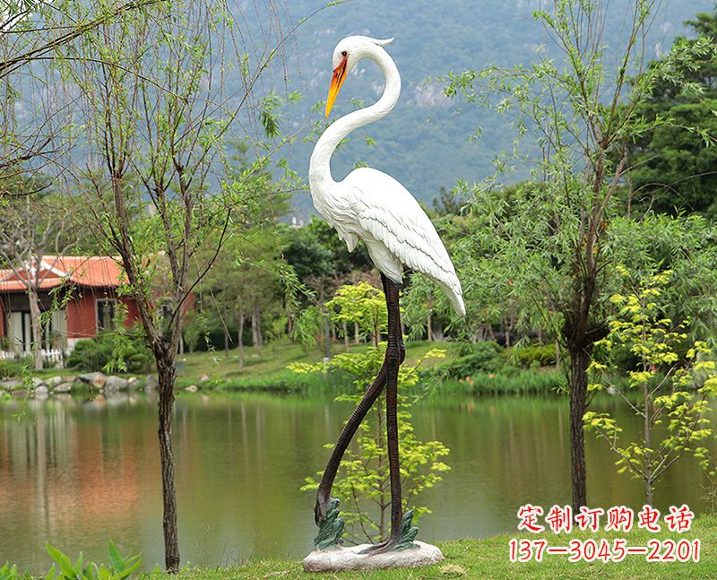 常州玻璃钢仙鹤雕塑——传承中国传统文化