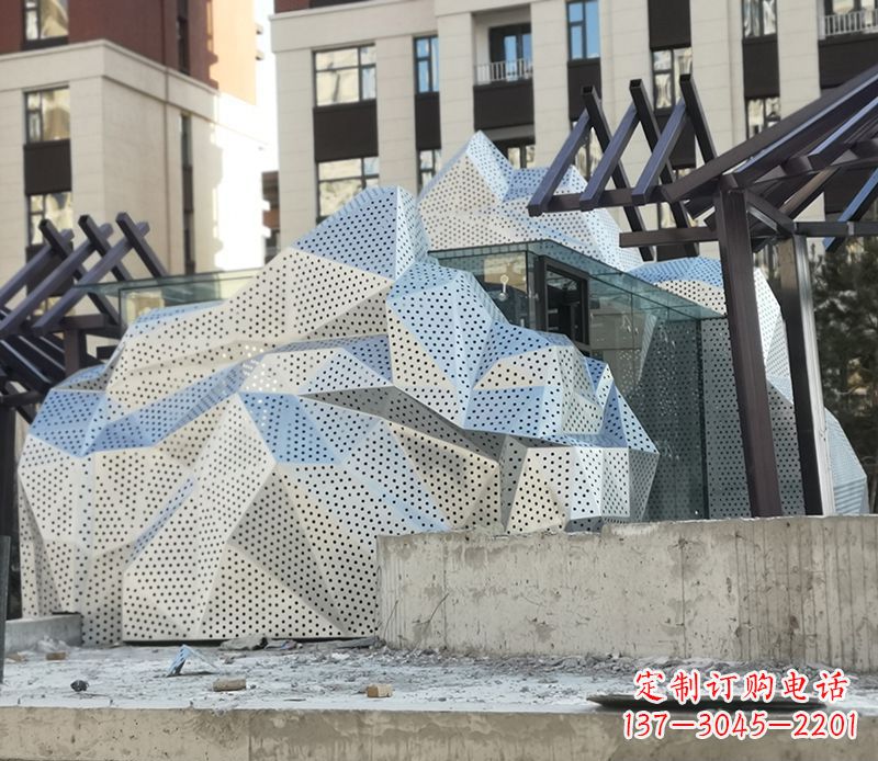 常州不锈钢假山雕塑给空间带来更多活力