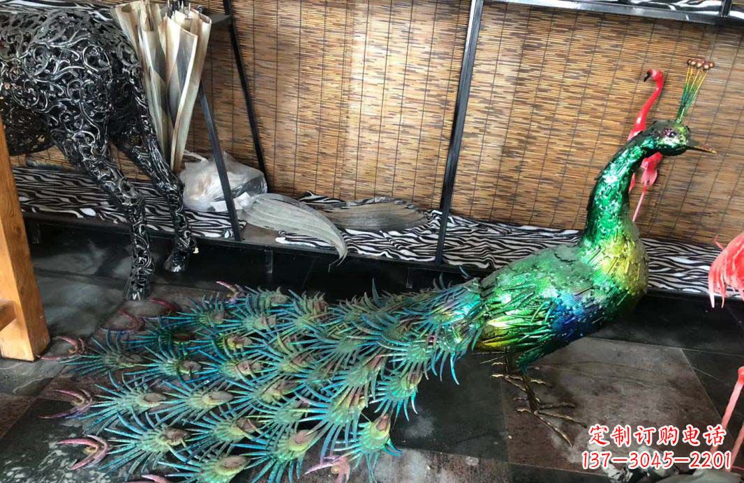 常州不锈钢彩色景观孔雀雕塑