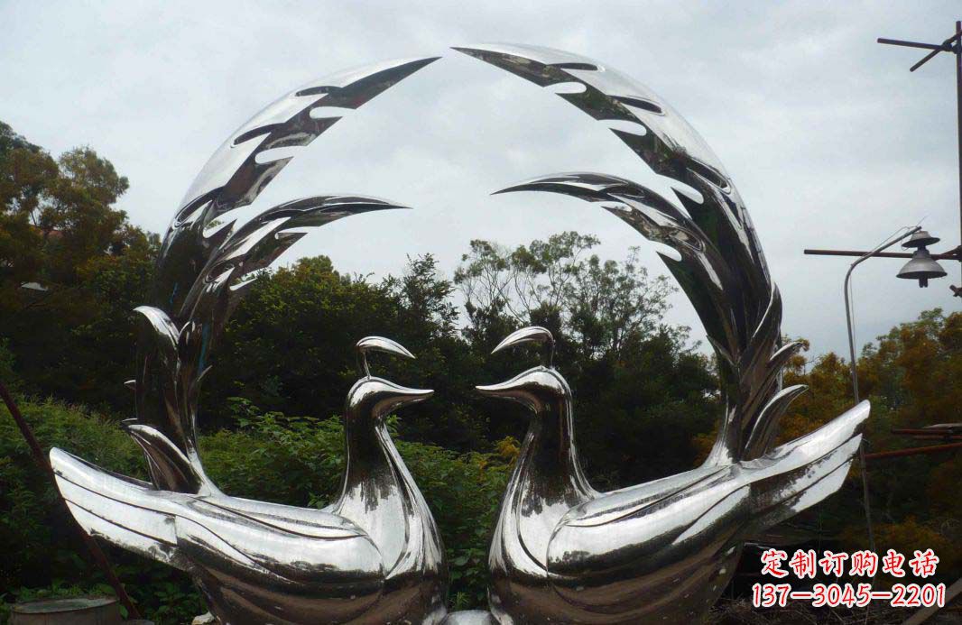 常州不锈钢孔雀雕塑浪漫与灵动