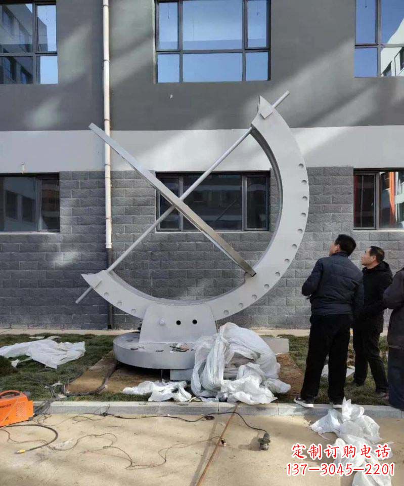 常州不锈钢日晷雕塑精致而优雅