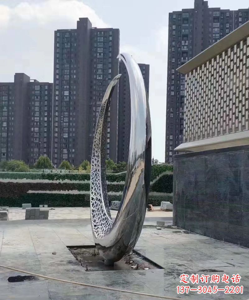 常州精美不锈钢月亮雕塑