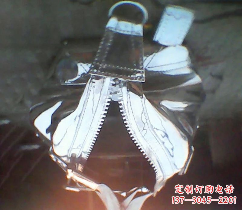 常州精美不锈钢手提包雕塑