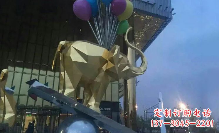 常州大象踩高跷——点缀城市景观