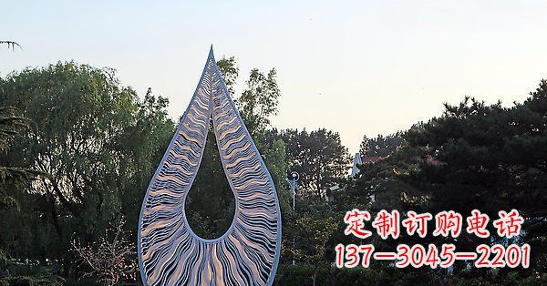 常州水滴雕塑给公园带来流动的美