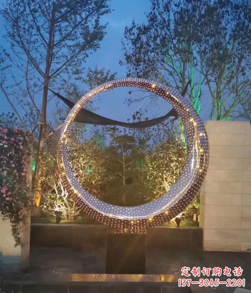 常州不锈钢圆环雕塑艺术与环境的完美结合