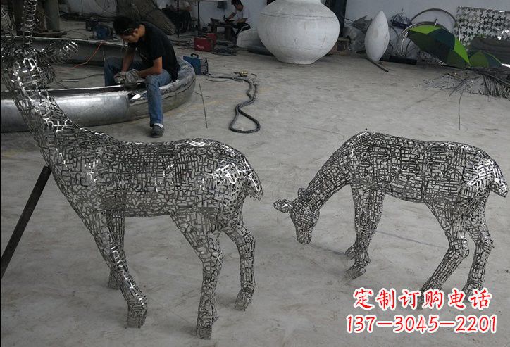常州不锈钢动物镂空鹿雕塑精美的艺术品