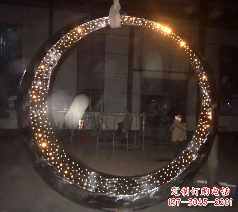 常州璀璨夜空,不锈钢发光月亮雕塑