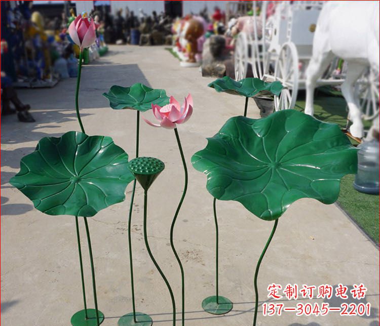 常州不锈钢公园彩色荷花雕塑