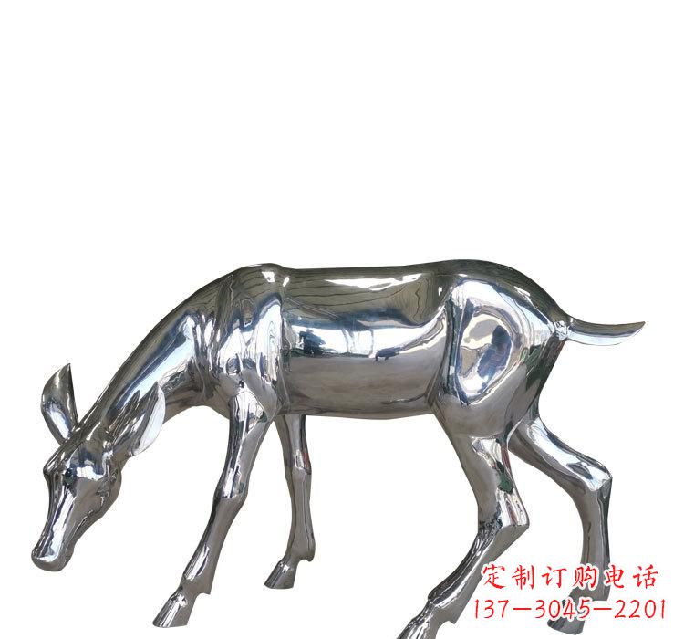 常州不锈钢公园草坪上的鹿雕塑——让美景更加完美