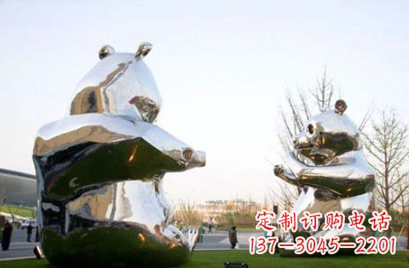 常州不锈钢公园抽象熊猫雕塑