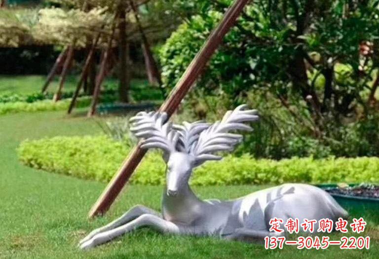 常州不锈钢公园大角鹿雕塑精致而美丽