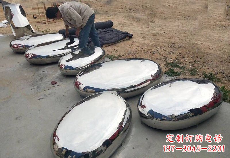 常州不锈钢鹅卵石雕塑精美外形给人以美的感受