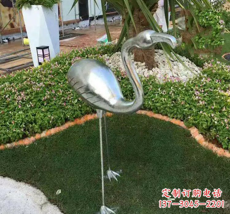 常州火烈鸟雕塑美丽而又充满力量
