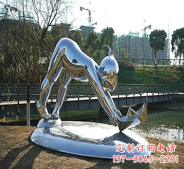 常州不锈钢公园里的儿童雕塑
