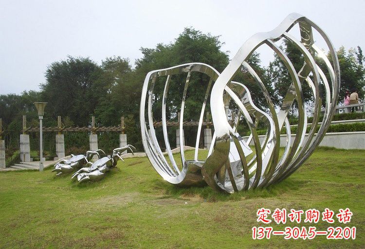常州不锈钢公园螃蟹和贝壳雕塑