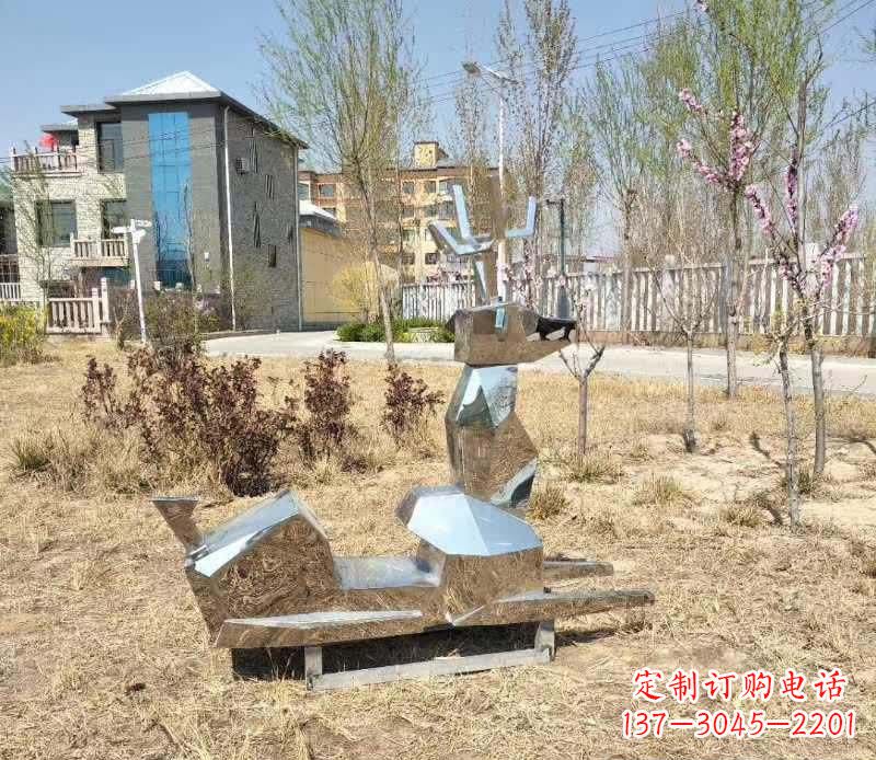 常州不锈钢公园小鹿雕塑给公园带来温馨气息