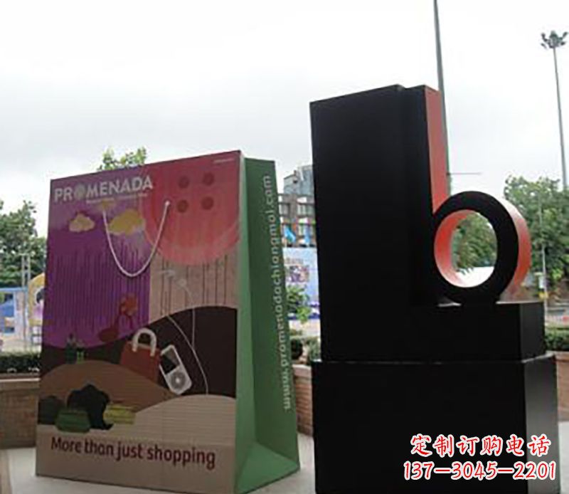常州不锈钢购物袋雕塑为公园带来现代风格