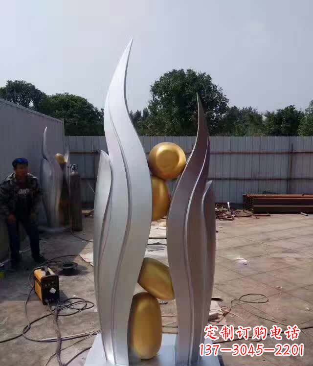 常州不锈钢广场翅膀雕塑象征着自由之翼