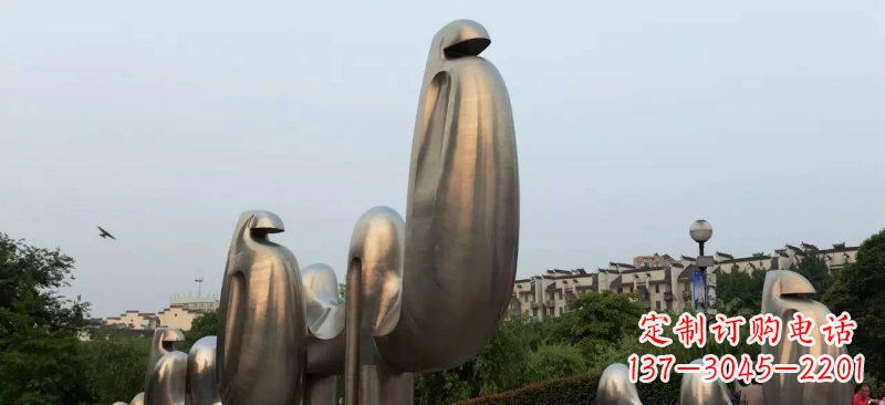 常州不锈钢广场上的骆驼雕塑