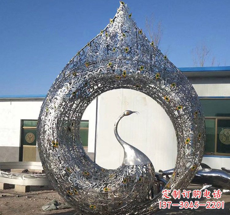 常州不锈钢广场抽象镂空孔雀雕塑