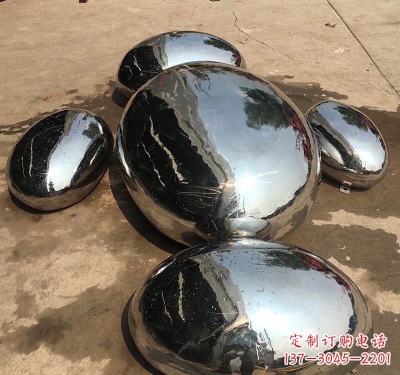 常州不锈钢水滴雕塑精致而又充满力量