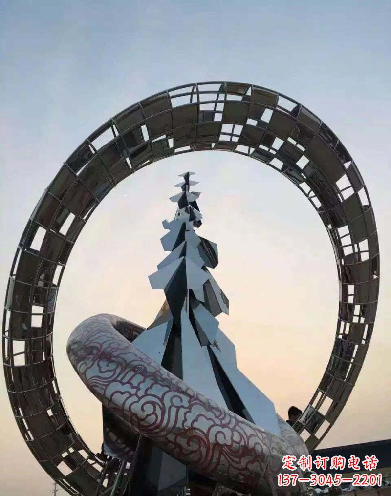 常州不锈钢广场抽象祥云和松树雕塑