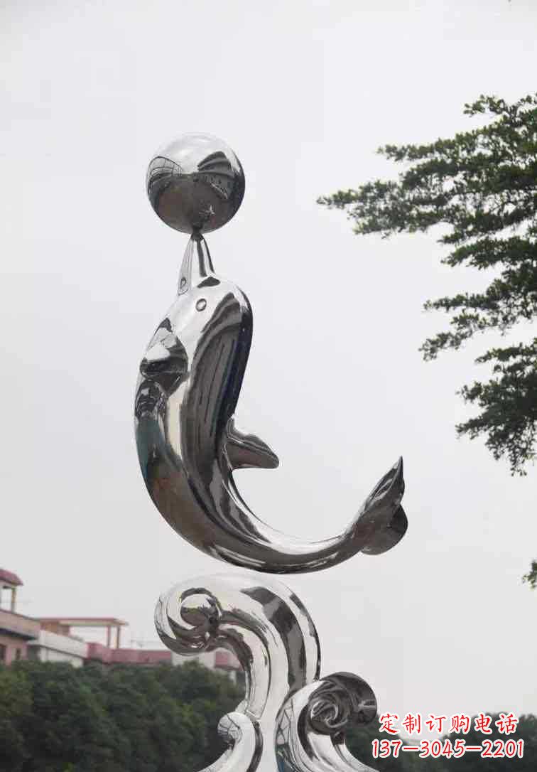 常州不锈钢广场顶球的海豚雕塑
