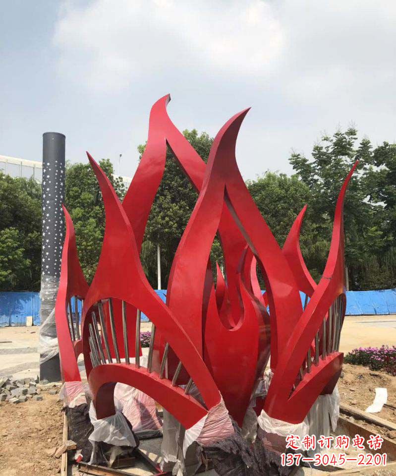 常州不锈钢树叶雕塑美丽而持久的艺术