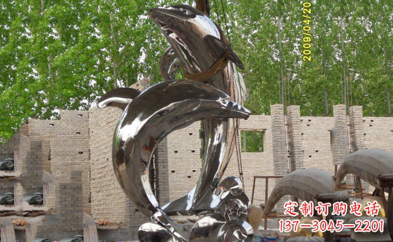 常州海豚之美不锈钢海边雕塑