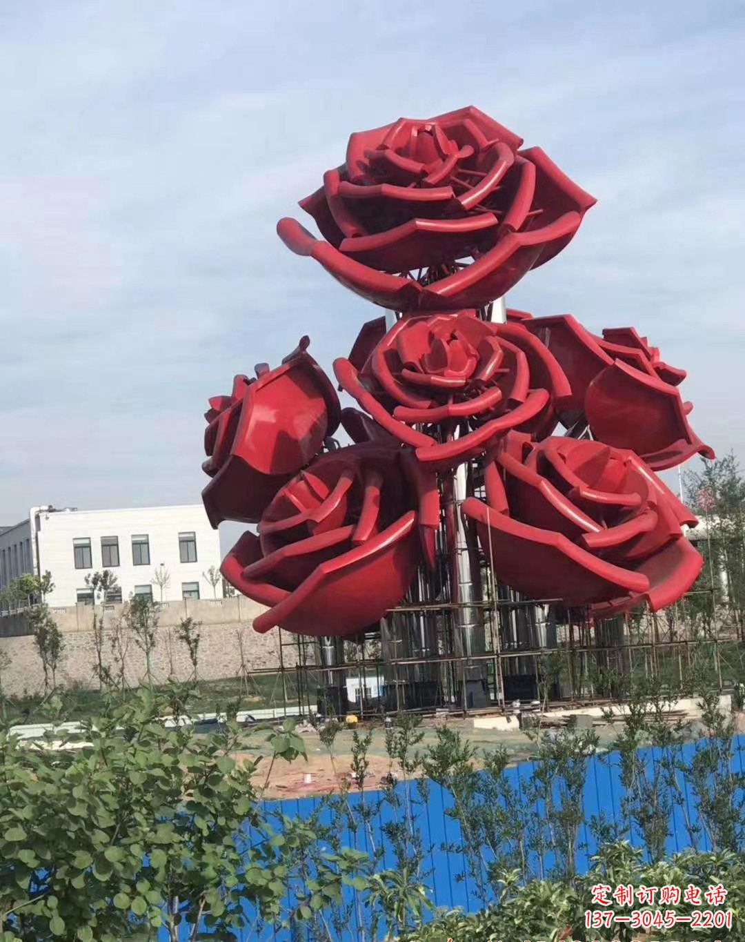 常州不锈钢玫瑰雕塑象征爱与美