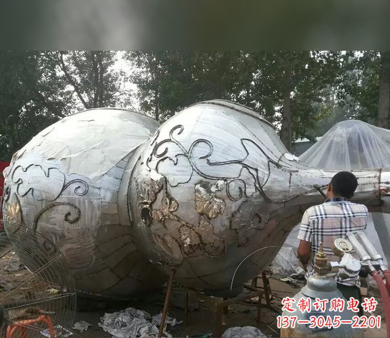 常州不锈钢葫芦雕塑精美绝伦