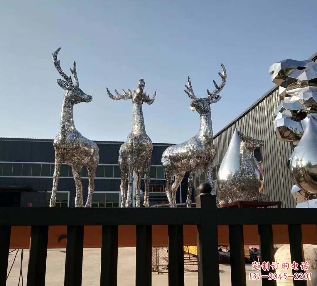 常州不锈钢梅花鹿雕塑给空间增添优雅气息